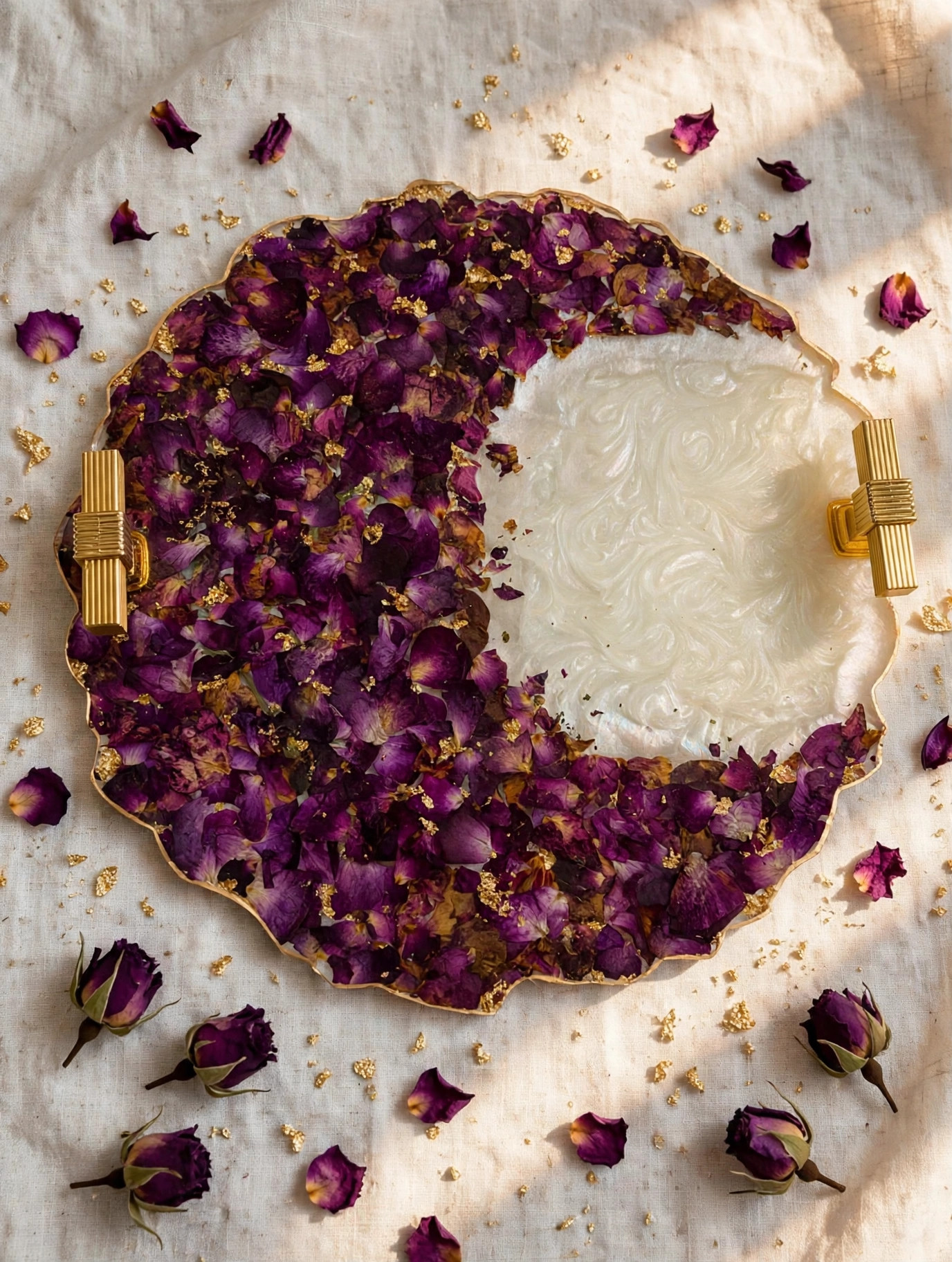 Round Resin Tray with Dried Rose Petals — image 6